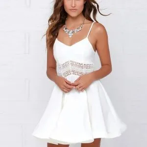Vestido Curto Detalhe Crochê