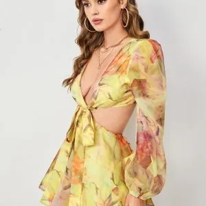 vestido-curto-recortes-gola-v-09
