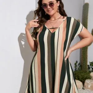 Vestido Listrado Decote Plus Size